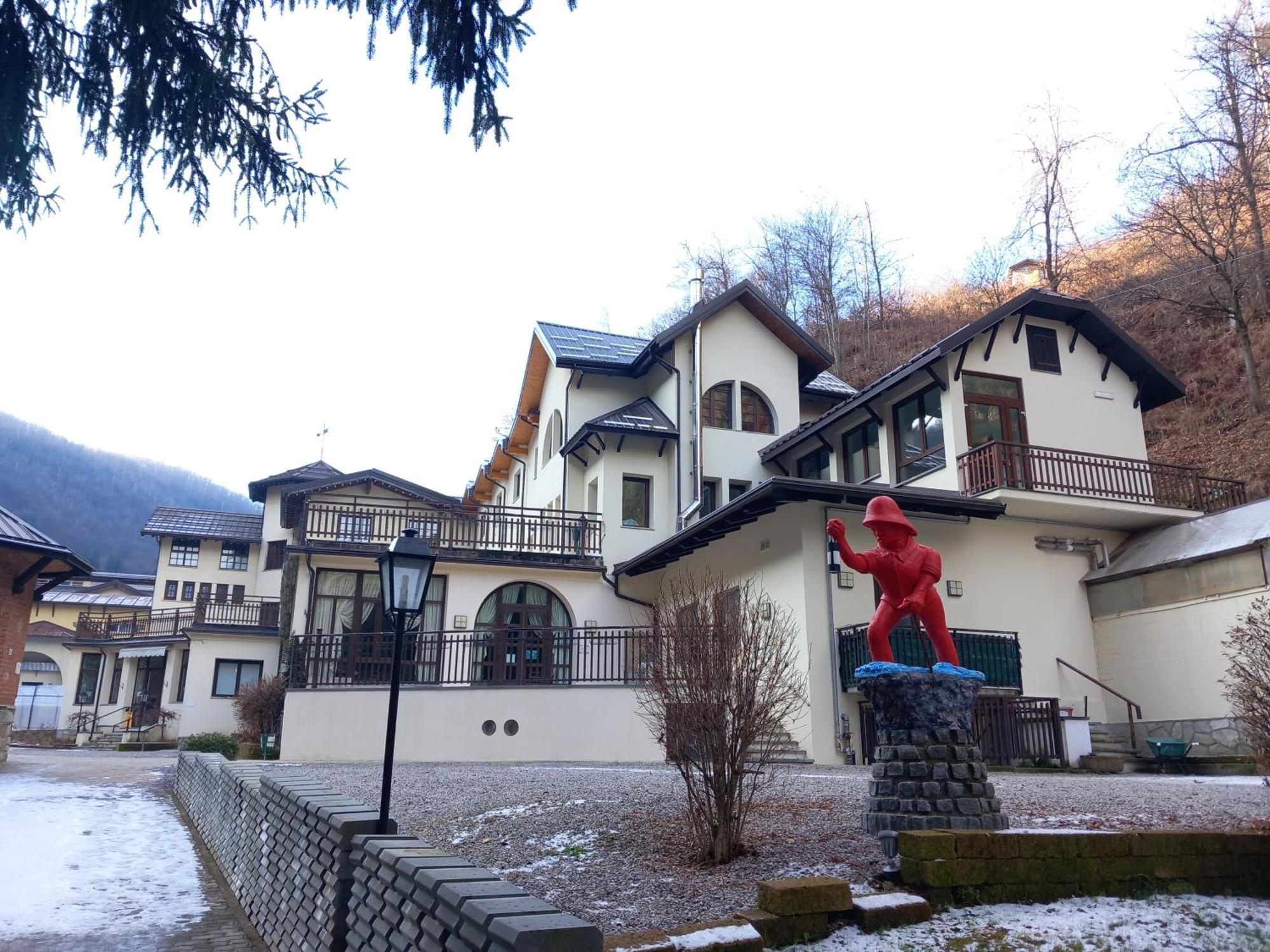 Sam'S Getaway Apartment Mondovi Exterior photo